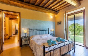 4 quartos, berço de viagem, Wi-Fi de cortesia, roupa de cama