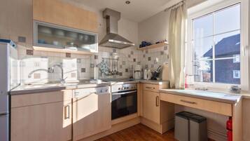 Fridge, stovetop, dishwasher, coffee/tea maker