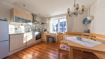 Fridge, stovetop, dishwasher, coffee/tea maker