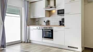 Refrigerador, microondas, horno, placa de cocina