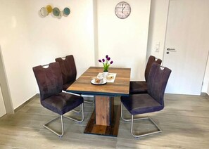 Dining - Apartment "Robbe 2" with Shared Garden & Wi-Fi (Bensersiel)