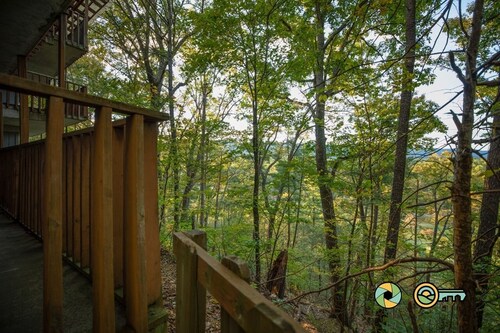 Mountainside Retreat Condo (#2-301) | Top-level w/ loft | Quiet & secluded