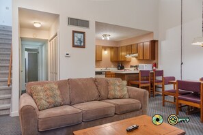 TV, caminetto, lettore DVD