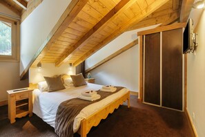 2 bedrooms, bed sheets