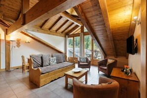 Flat-screen TV - Vallorcine Loriaz 43 ski in / ski out, Vallorcine (Argentiere), France (Vallorcine (Argentiere))