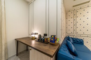 Habitació executiva | Sala d'estar | Televisor LCD de 32 polzades amb canals per satèl·lit i televisor 