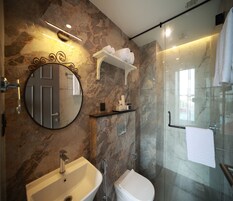 Habitación ejecutiva | Baño | Ducha y cabezal de ducha tipo lluvia