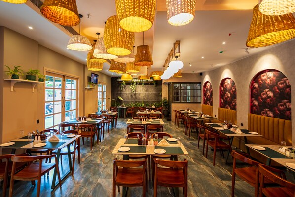 Restaurant - De Fleur Hotel (Puducherry)