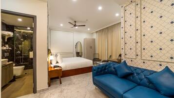 Executive Room | Minibar, individually furnished, desk, laptop workspace