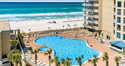 Gulf-front condo with amazing beach views, 3 pools, hot tubs, balcony, gym & AC