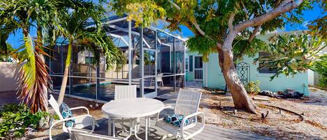 屋外ダイニングエリア