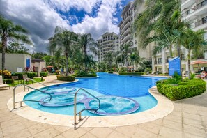 Pool - Cool, modern condo with on-site pool & balcony (Jaco)