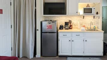 Fridge, microwave, oven, coffee/tea maker