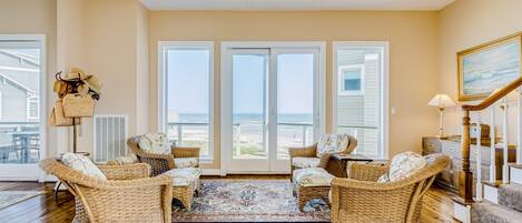 تلفزيون، مدفأة، مشغل دي في دي