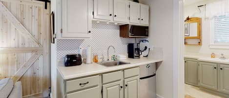 Microwave, oven, stovetop, coffee/tea maker