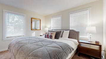 1 bedroom, iron/ironing board, internet, bed sheets