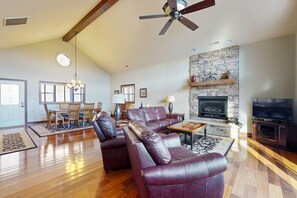 Télévision, cheminée