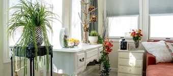 Comfy Escape with Lake Chapin views!