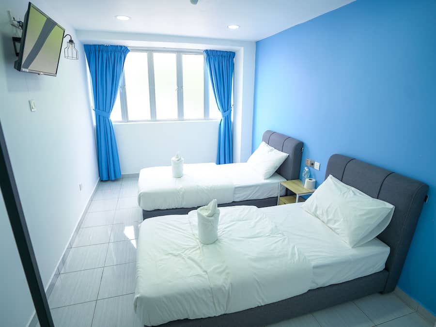 Standard Twin Room | Iron/ironing board, free WiFi, bed sheets