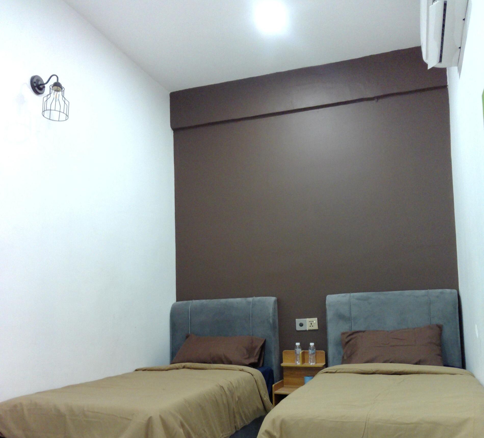 Standard Twin Room | Iron/ironing board, free WiFi, bed sheets
