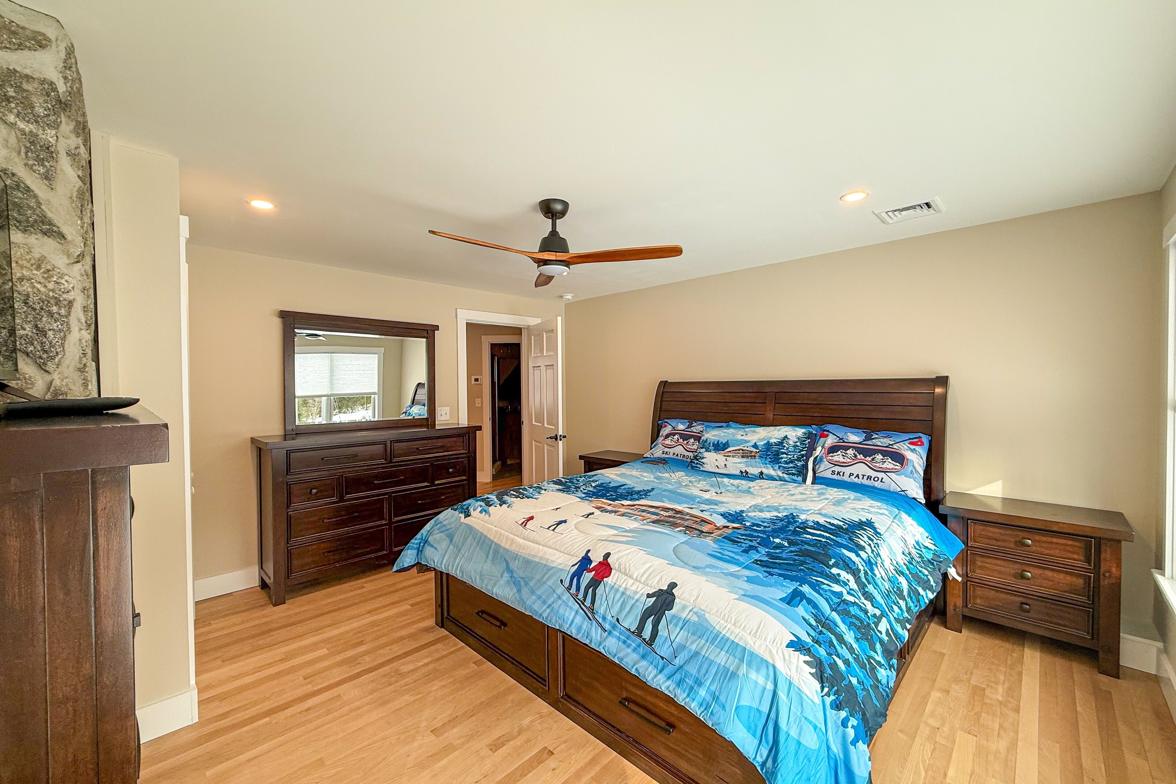 10 bedrooms, iron/ironing board, Internet, bed sheets