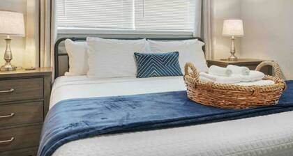 The Retreat-Spacious King Beds-Garage Parking-7 Beds-Cornhole Games