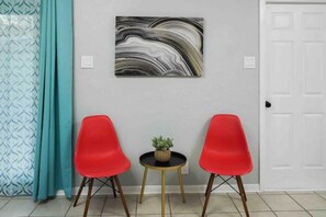 Interior - The Retreat-Spacious King Beds-Garage Parking-7 Beds-Cornhole Games (Corpus Christi)