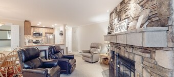 Mountain-view condo with skiing nearby, pool, and balcony - snowbird-friendly