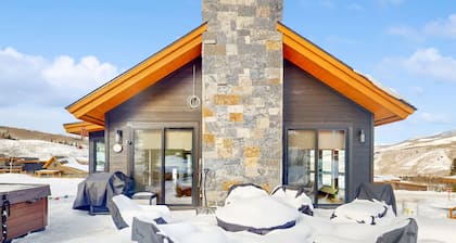 Luxury home with radiant heated floors & private Bullfrog hot tub