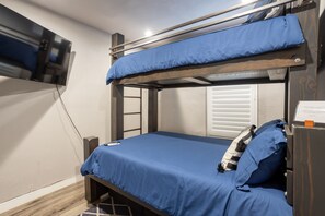 2 Schlafzimmer, Schreibtisch, Bügeleisen/Bügelbrett, kostenloses WLAN