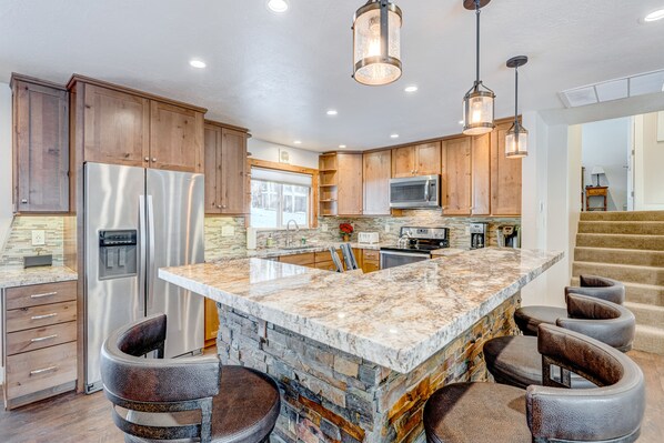 冰箱、微波炉、烤箱、炉灶