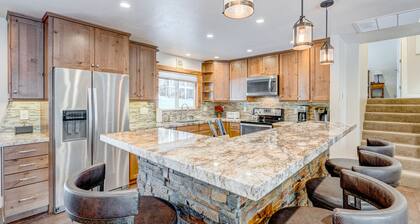 Dog-friendly modern abode with large yard, fireplace, cable & washer/dryer