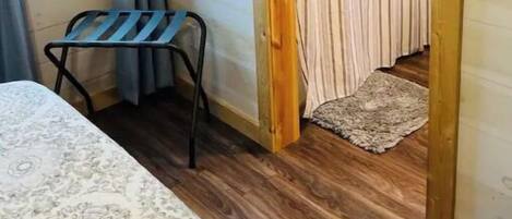 2 bedrooms, iron/ironing board, WiFi (free), bed sheets