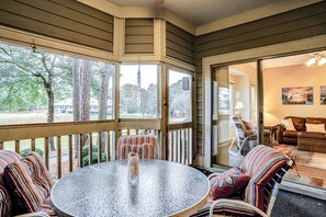 Dining - Secluded golf course front condo with porch, pool, tennis, hot tub, gym, & AC (North Myrtle Beach)