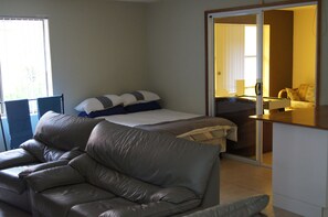 4 bedrooms, WiFi, bed sheets