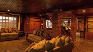 TV, fireplace - FARMLAND PARADISE, Poas Volcano 4-bedroom cabin (Poas)