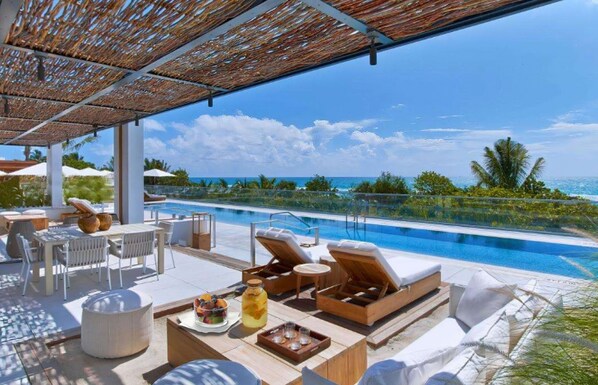 A heated pool - Deluxe beachfront condo with ocean views, pools, spas, gym, & valet parking (Miami Beach)