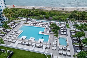 A heated pool - Deluxe beachfront condo with ocean views, pools, spas, gym, & valet parking (Miami Beach)