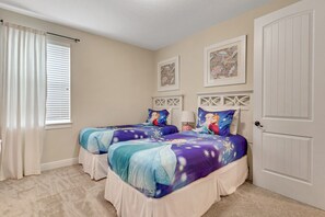 10 habitaciones, tabla de planchar con plancha y cuna de viaje
