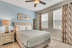 10 bedrooms, iron/ironing board, travel crib, free WiFi - Huge 10 Bed Family Home with Arcades & Free Pool Heat! (Kissimmee)