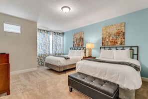 10 habitaciones, tabla de planchar con plancha y cuna de viaje
