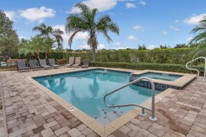 A heated pool - Huge 10 Bed Family Home with Arcades & Free Pool Heat! (Kissimmee)