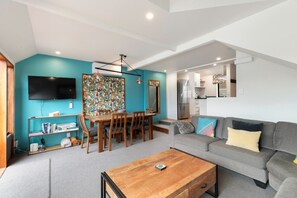 TV - Lodges 6 - Lake views and close to town (Queenstown)