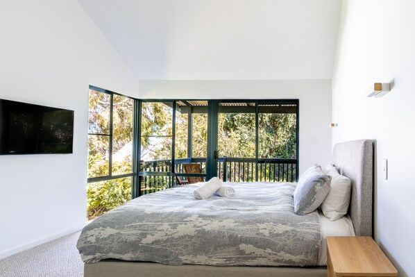 3 bedrooms, iron/ironing board, internet