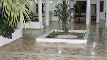 Televisión LED de 50 pulgadas con canales por cable, una televisión