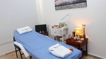 Hot stone massages, beach massages, massages