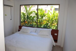 Cabane Familiale, 3 chambres, vue piscine | Draps en coton égyptien, literie de qualité supérieure