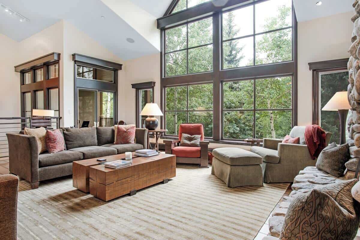 Älytelevisio, takka, työhuone