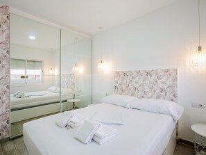 2 Schlafzimmer, Bügeleisen/Bügelbrett, kostenloses Internet, Bettwäsche