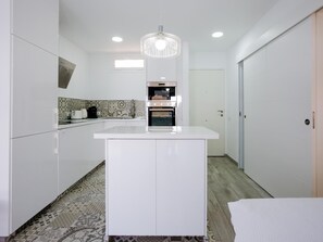 Fridge, microwave, oven, coffee/tea maker